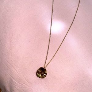 Gold pendant necklace